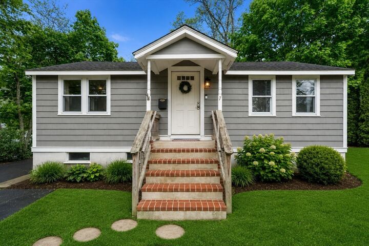 Property Photo:  7 Indian Neck Rd  MA 02571 