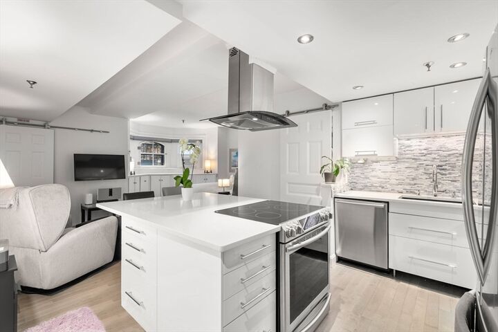 Property Photo:  165 Beacon Street 2  MA 02116 