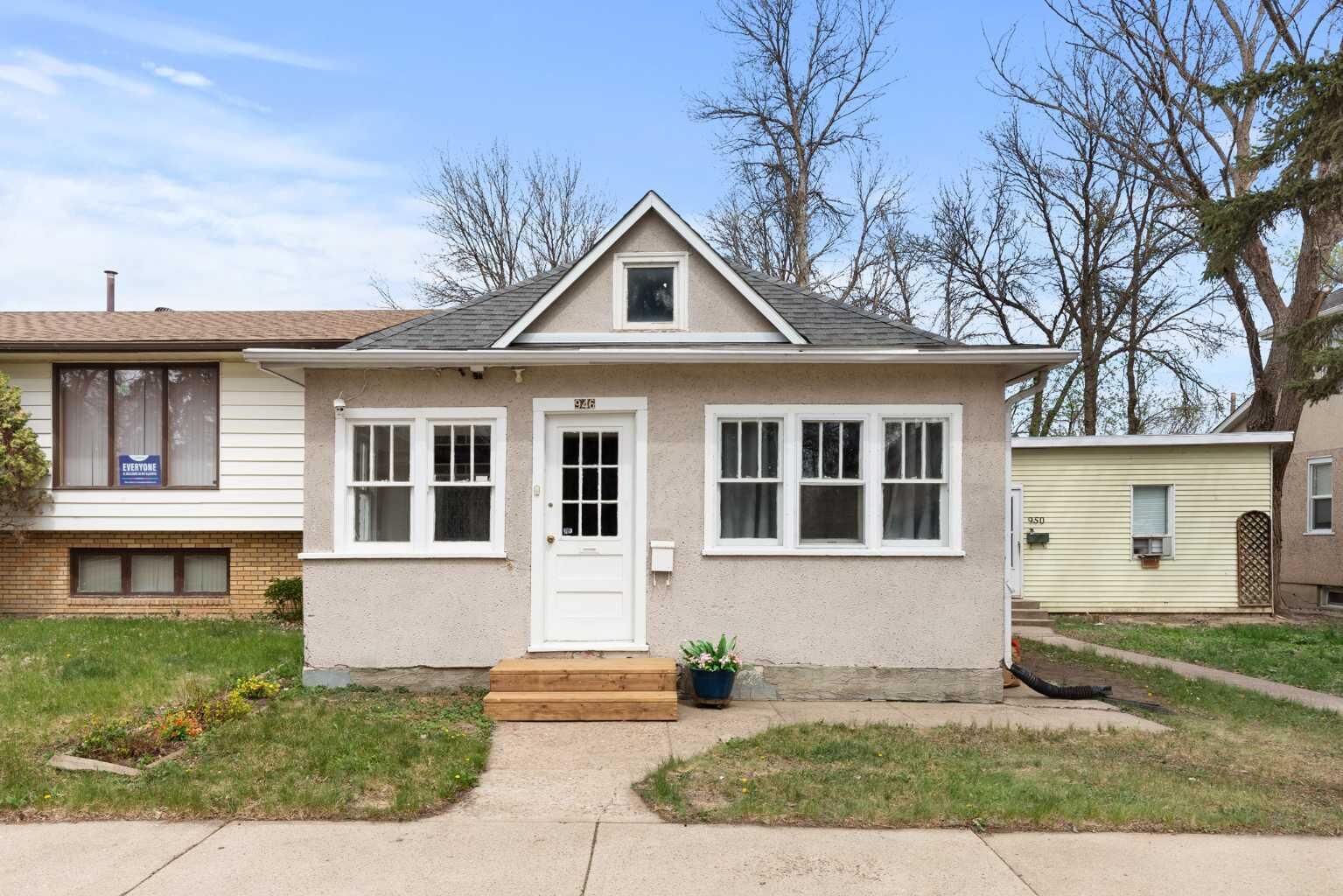 Property Photo:  946 Queen Street SE  AB T1A 1A8 