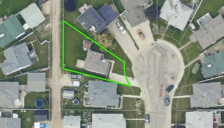 Property Photo: 16 Wood Drive AB T7S 1R1