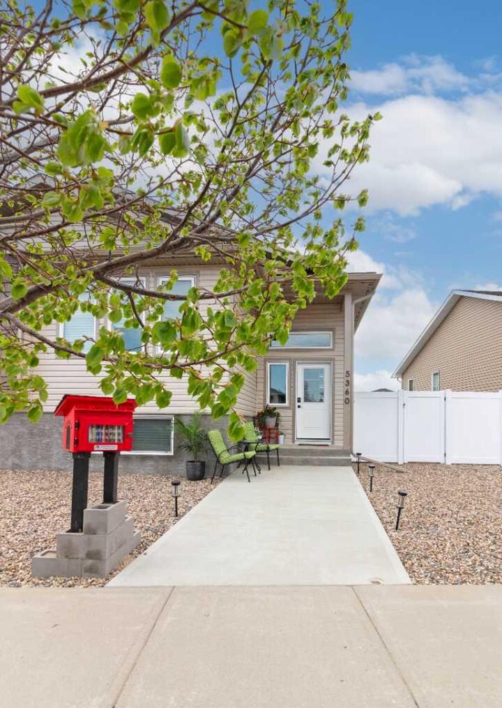 Property Photo:  5360 Southlands Drive SE  AB T1B 0R2 