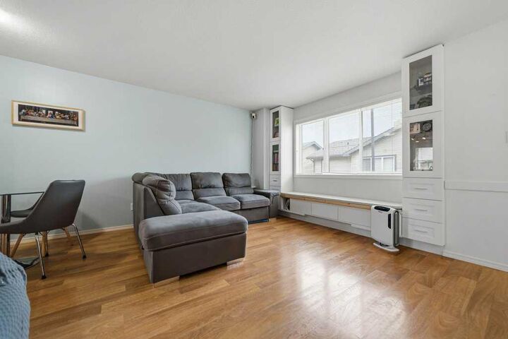 Property Photo:  109 Silkstone Road W 6  AB T1J 3A8 
