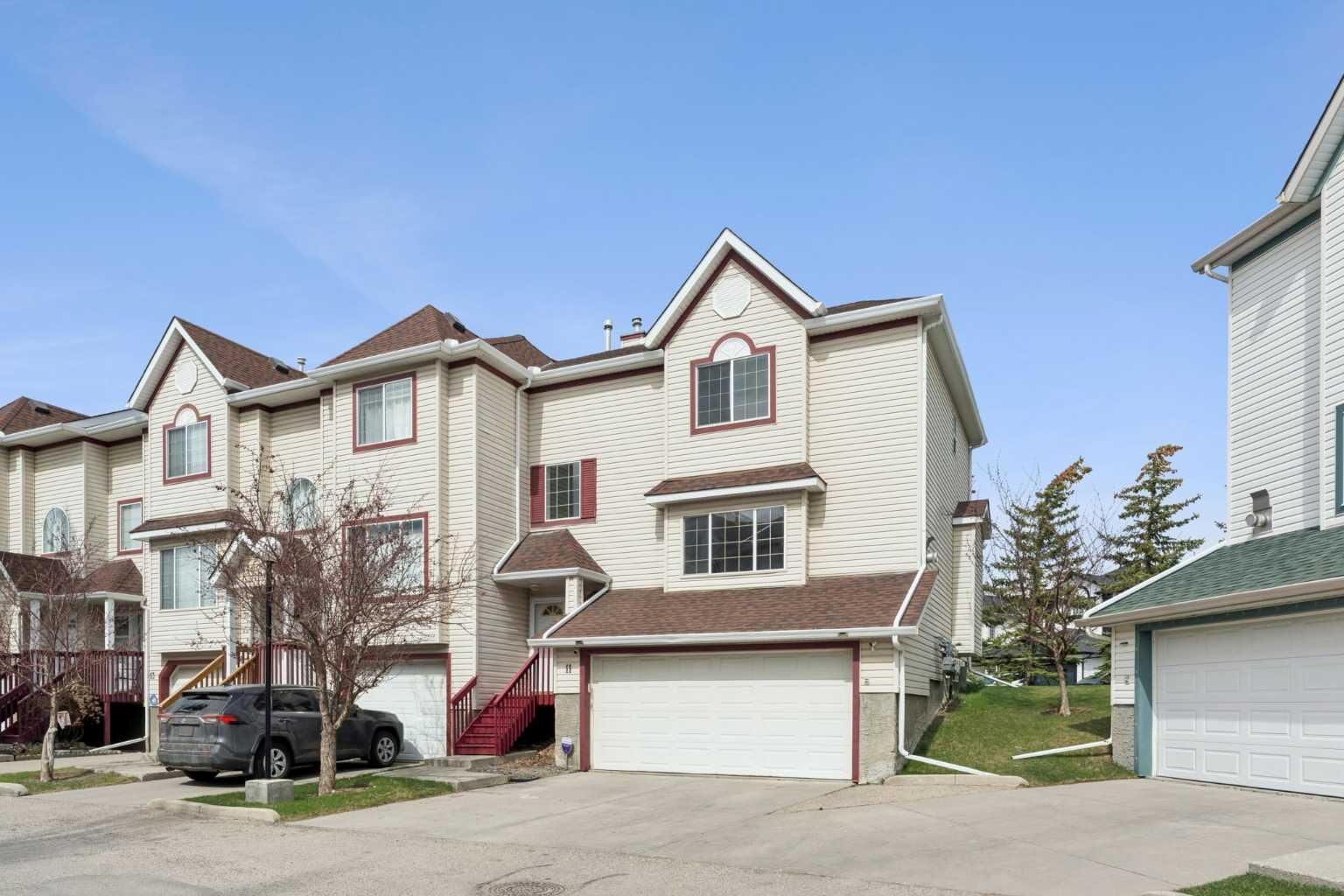 Property Photo:  15 Rocky Ridge Gate NW 11  AB T3G 4P6 