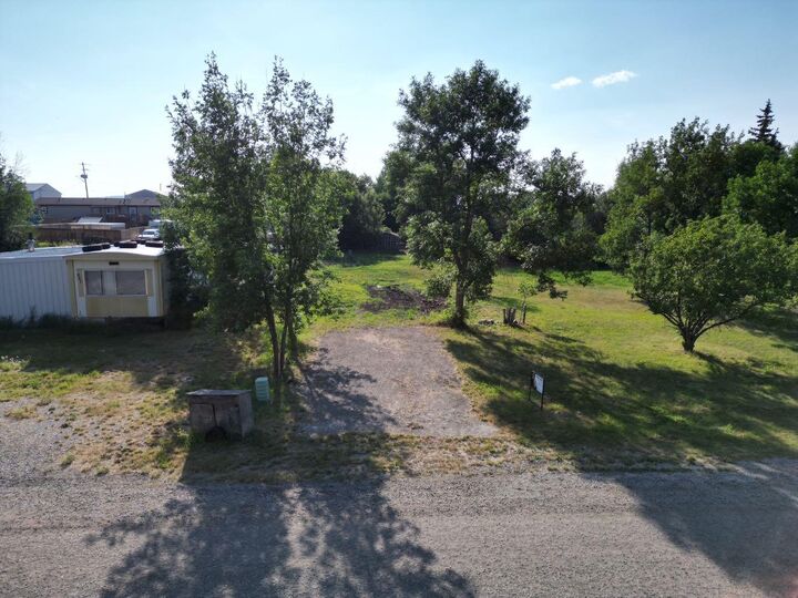 Property Photo: 827 2 Street E AB T0K 0K0