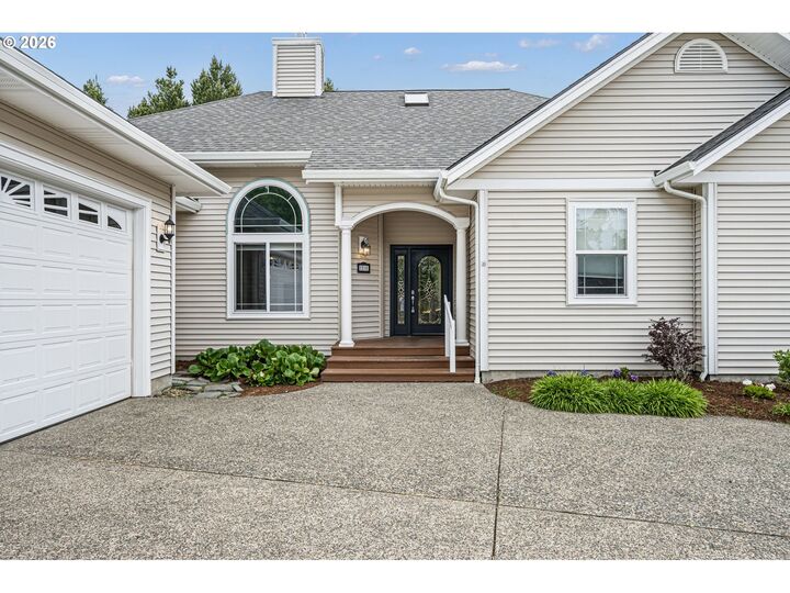Property Photo:  2218 Willow Loop  OR 97439 