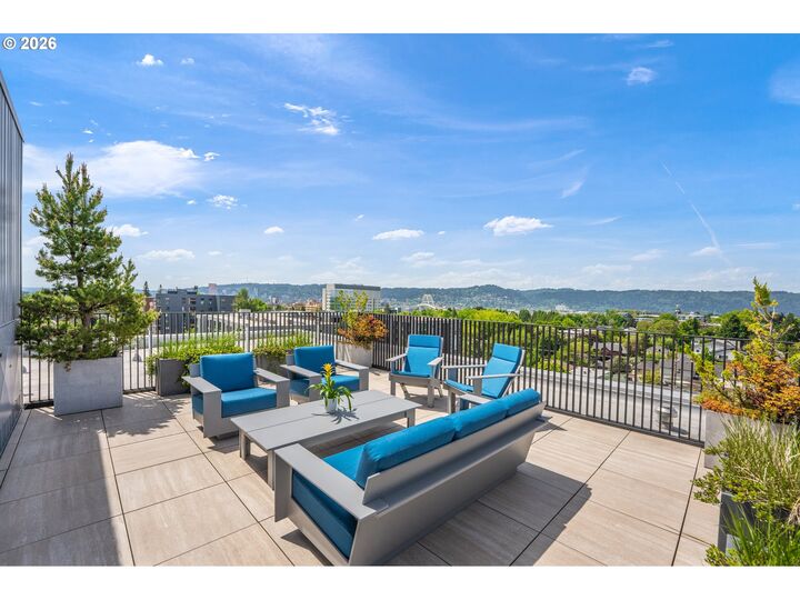 Property Photo: 12 NE Fremont St 801 OR 97212