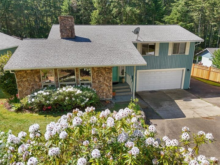 Property Photo: 870 Kamus Place WA 98333