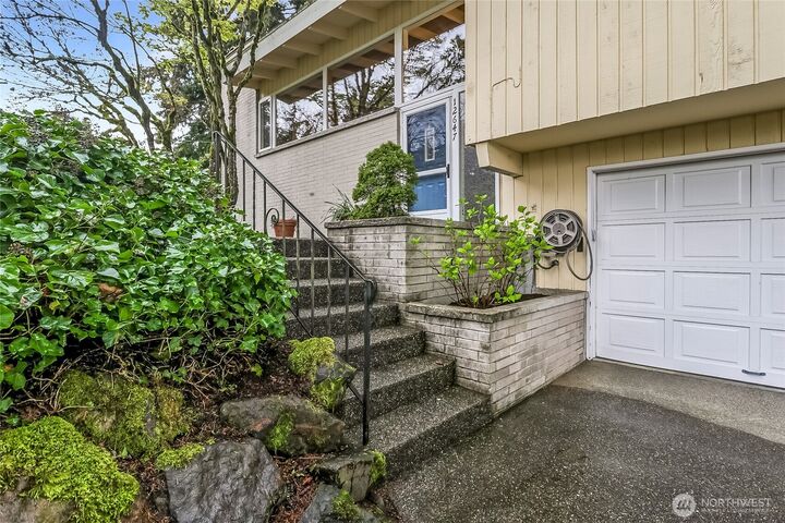 Property Photo:  12647 SE 54th Street  WA 98006 
