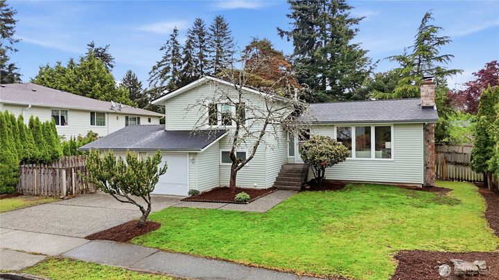 Property Photo:  2208  Vashon Ave  NE  WA 98059 