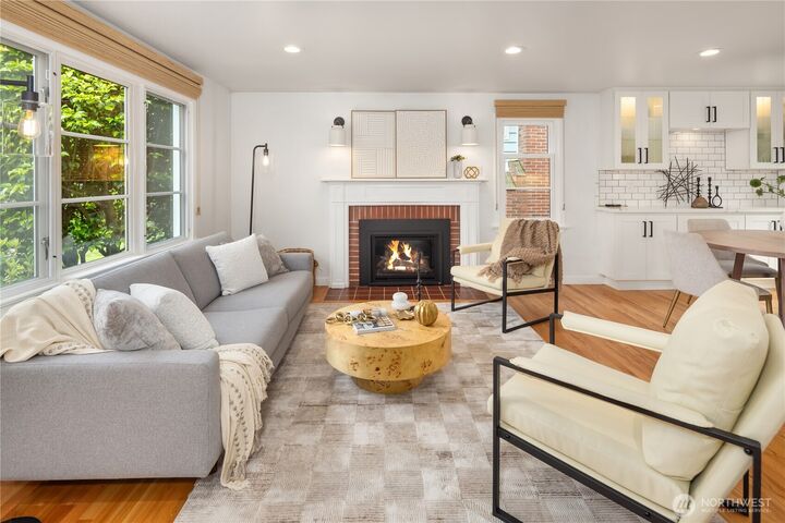 Property Photo:  3711 NE 42nd St  WA 98105 