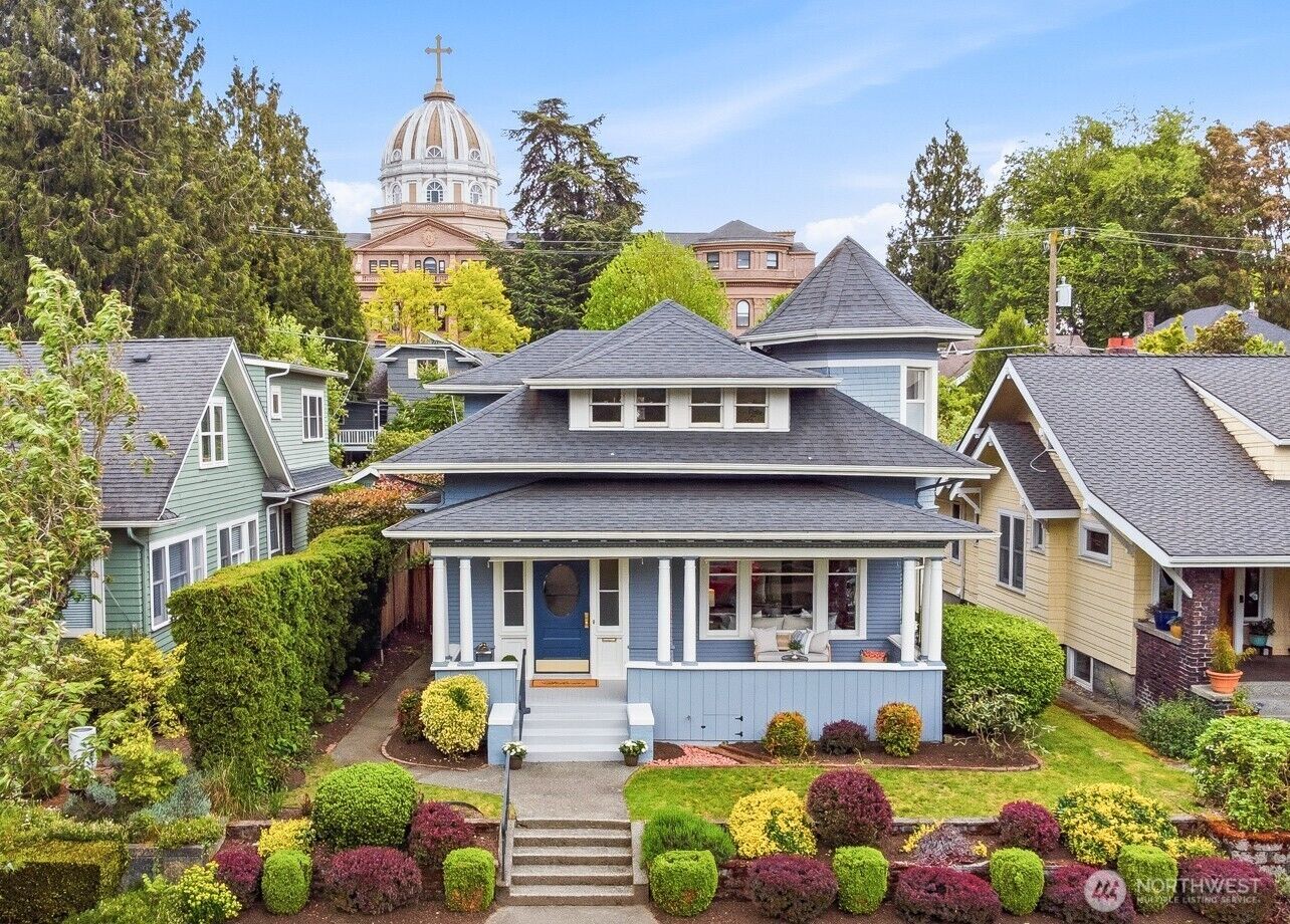 Property Photo:  726  20th Avenue E  WA 98112 