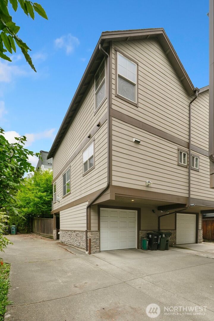 Property Photo: 140 21st Avenue E B WA 98112