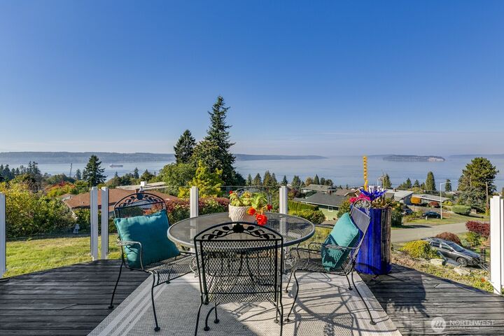Property Photo: 5037 33rd Avenue W WA 98203