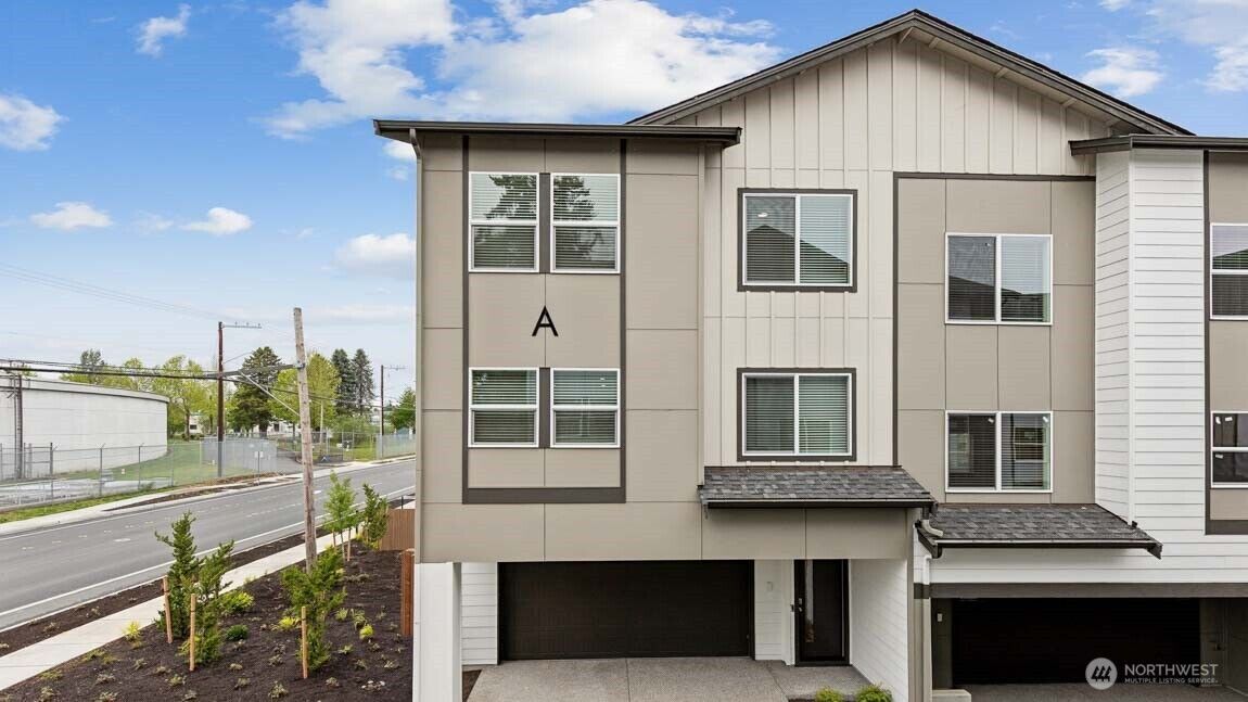 Property Photo: 15215 35th Ave W A7 WA 98087
