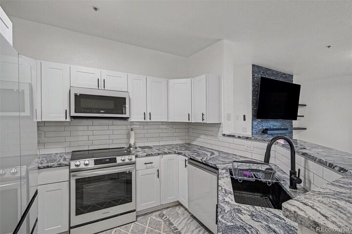 Property Photo:  1691 W Canal Circle 1115  CO 80120 