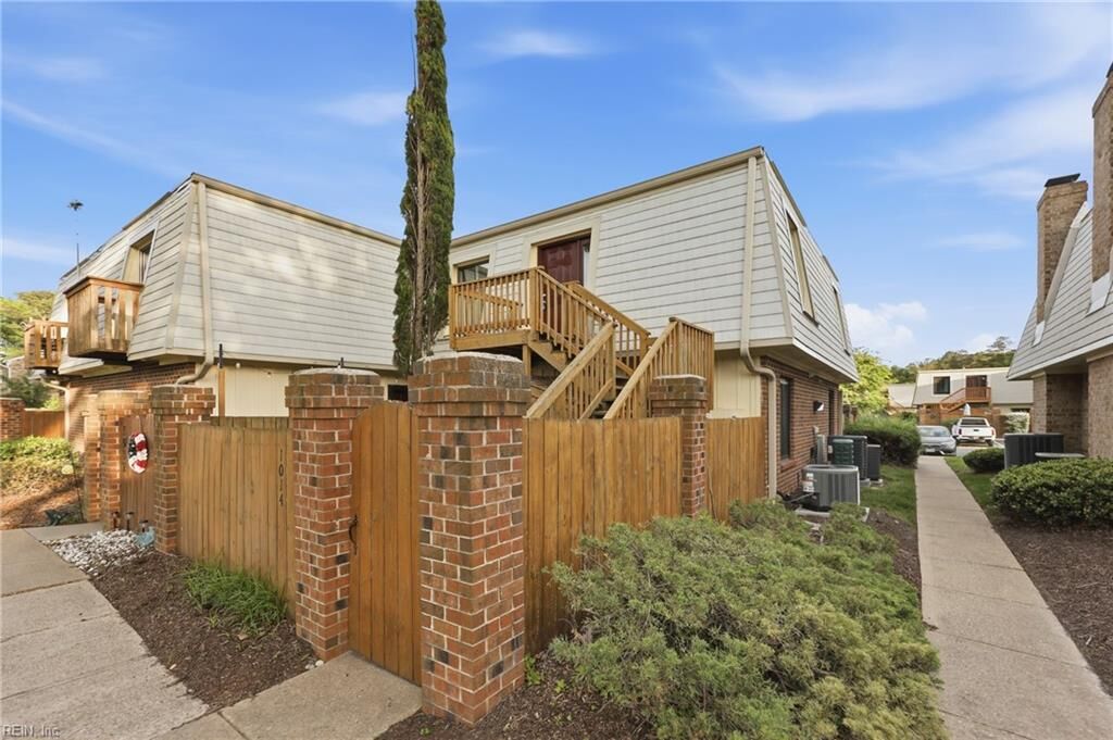 Property Photo:  1014 Lands End Way  VA 23451 