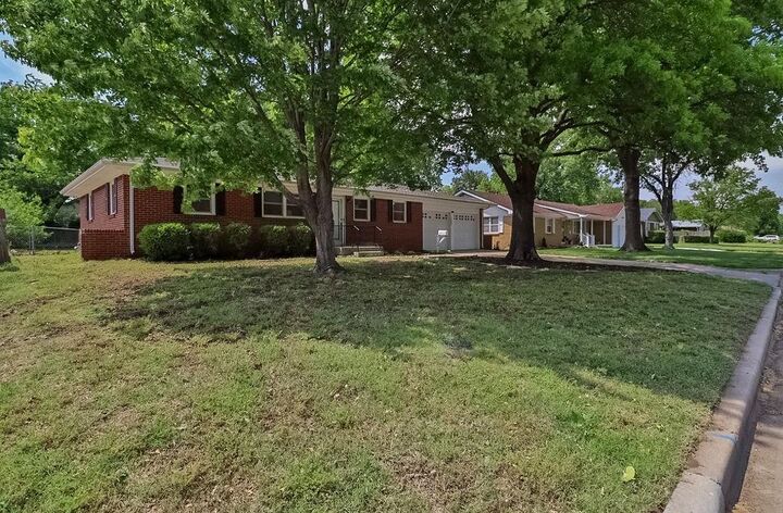 Property Photo:  1605 N Illinois Ave  KS 67203 
