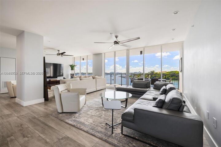 Property Photo:  1000 Venetian Way 502  FL 33139 