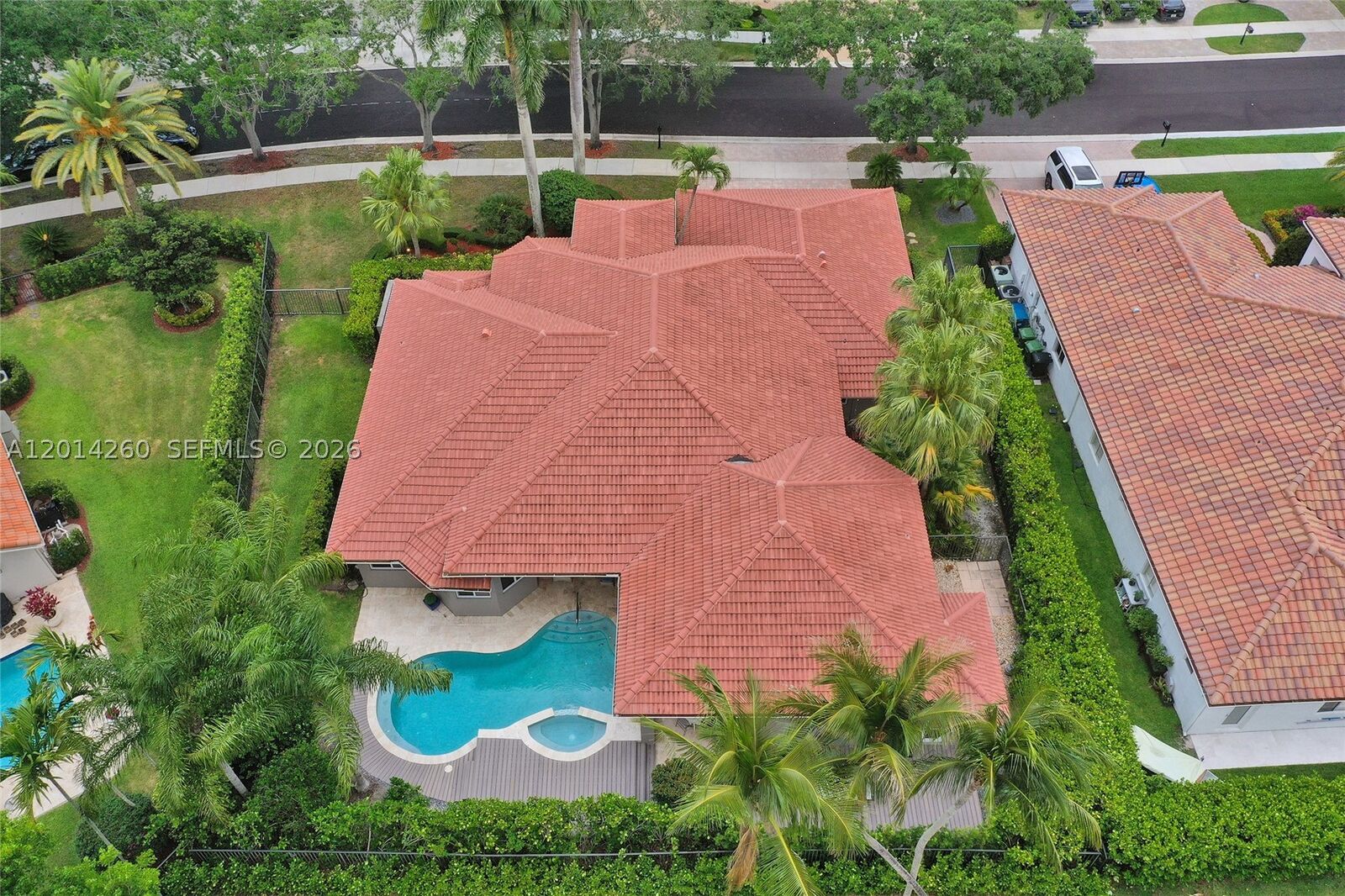 Property Photo:  1640 Island Way  FL 33326 