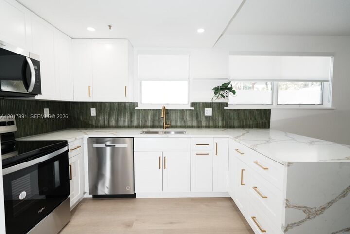 Property Photo:  3052 SW 27th Ave 102  FL 33133 