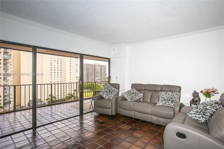Property Photo: 1800 NE 114th St 1207 FL 33181