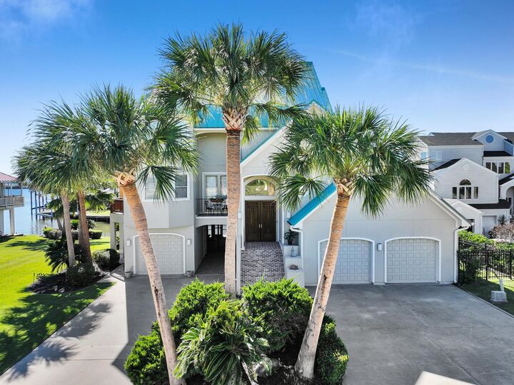 Property Photo:  425 Island Way  TX 77640 