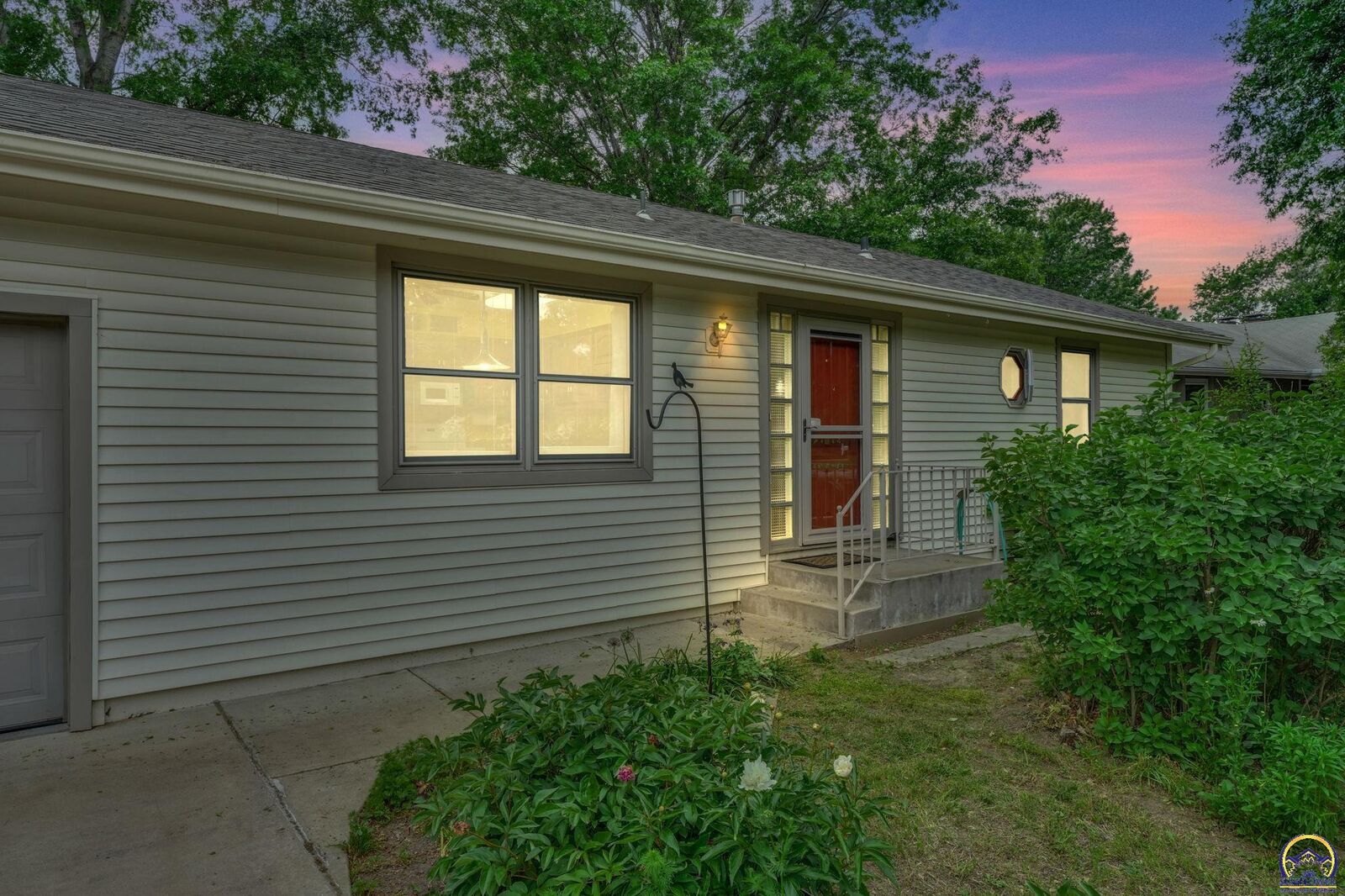 Property Photo:  1325 SE 43rd St  KS 66609 