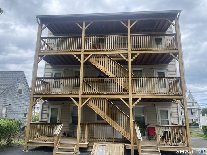 Property Photo:  