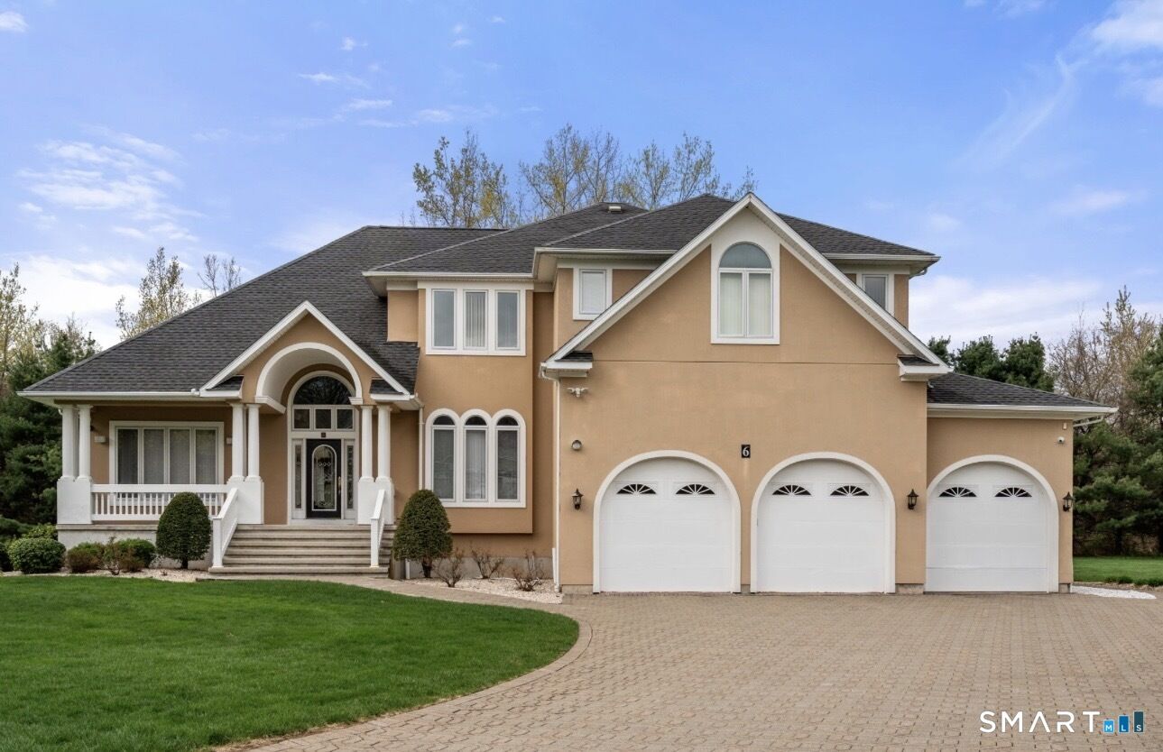 Property Photo:  