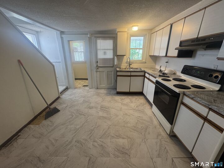 Property Photo:  54 Ann Street  CT 06519 