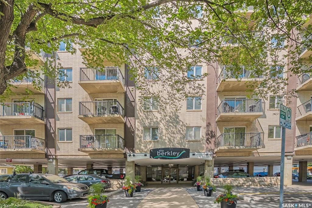 Property Photo: 537 4th Avenue N Penthouse B SK S7K 2M6