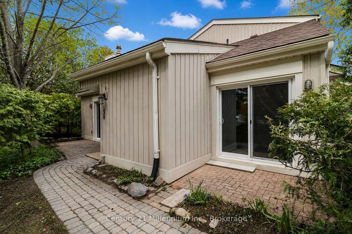 Property Photo: 22 Dawson Drive 538 ON L9Y 5B4