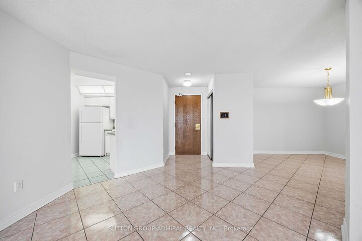 Property Photo:  343 Clark Avenue W 506  ON L4J 7K5 