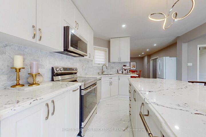 Property Photo: 65 Springer Drive S ON L4C 0G3
