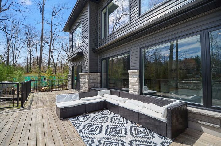 Property Photo: 71 Oak Lea Boulevard ON L9Z 2V1