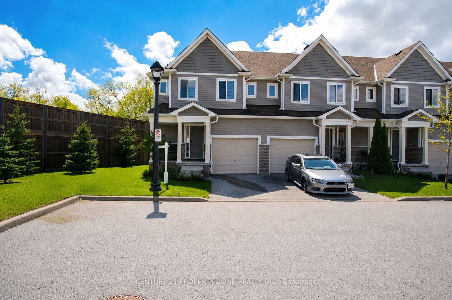 Property Photo: 60 Canterbury Drive 12 ON L2P 0E7