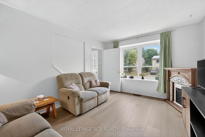 Property Photo: 856 Magnolia Avenue ON L3Y 3C7