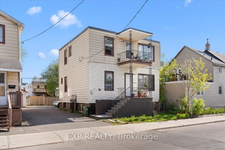 Property Photo: 208 Montfort Street ON K1L 5P4
