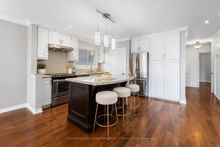 Property Photo: 947 Sierra Boulevard ON L4Y 2E3