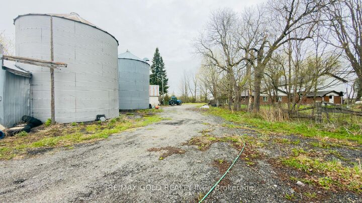 Property Photo: 4476 Beech Grove Side Road ON L7K 0M4