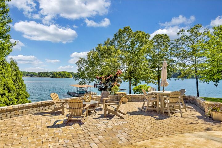 Property Photo:  105 Meadowcrest Drive  SC 29672 