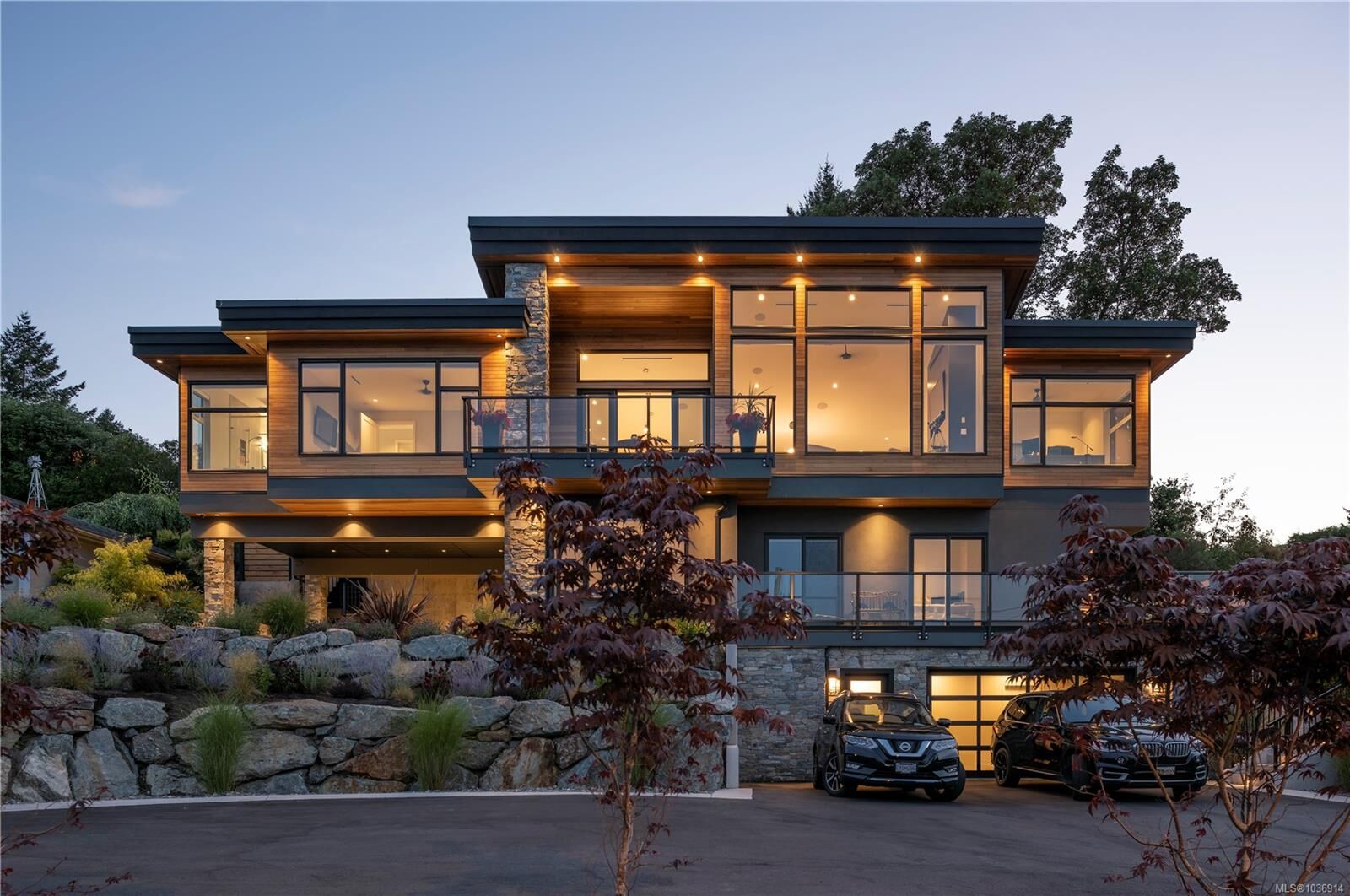 Property Photo: 928 Claremont Ave BC V8Y 1K3
