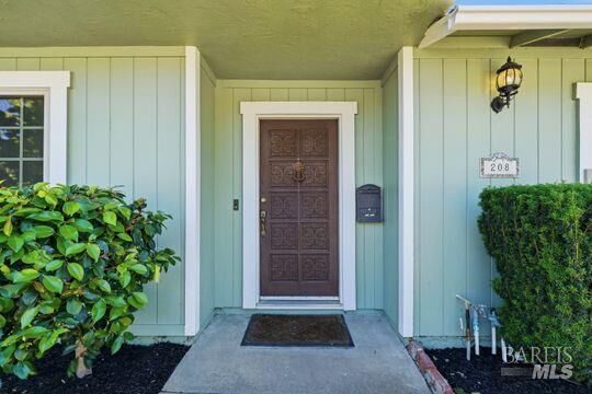 Property Photo: 208 Essex Way CA 94510