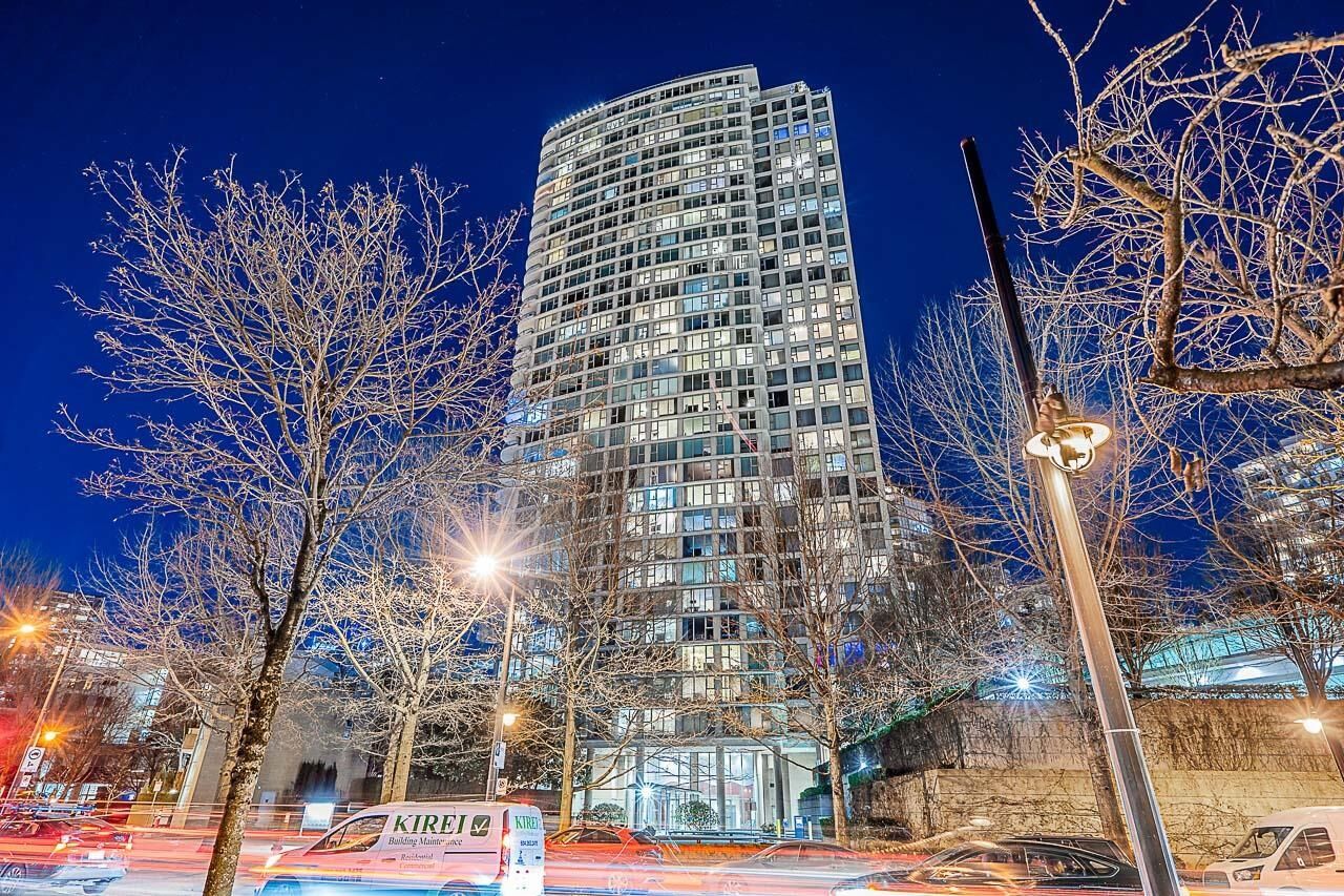 Property Photo:  1009 Expo Boulevard 1909  BC V6Z 2V9 