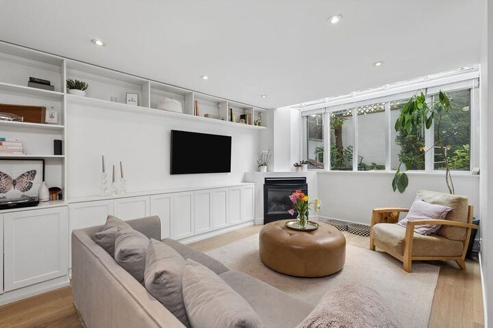 Property Photo: 1949 W 8th Avenue 2 BC V6J 1W2