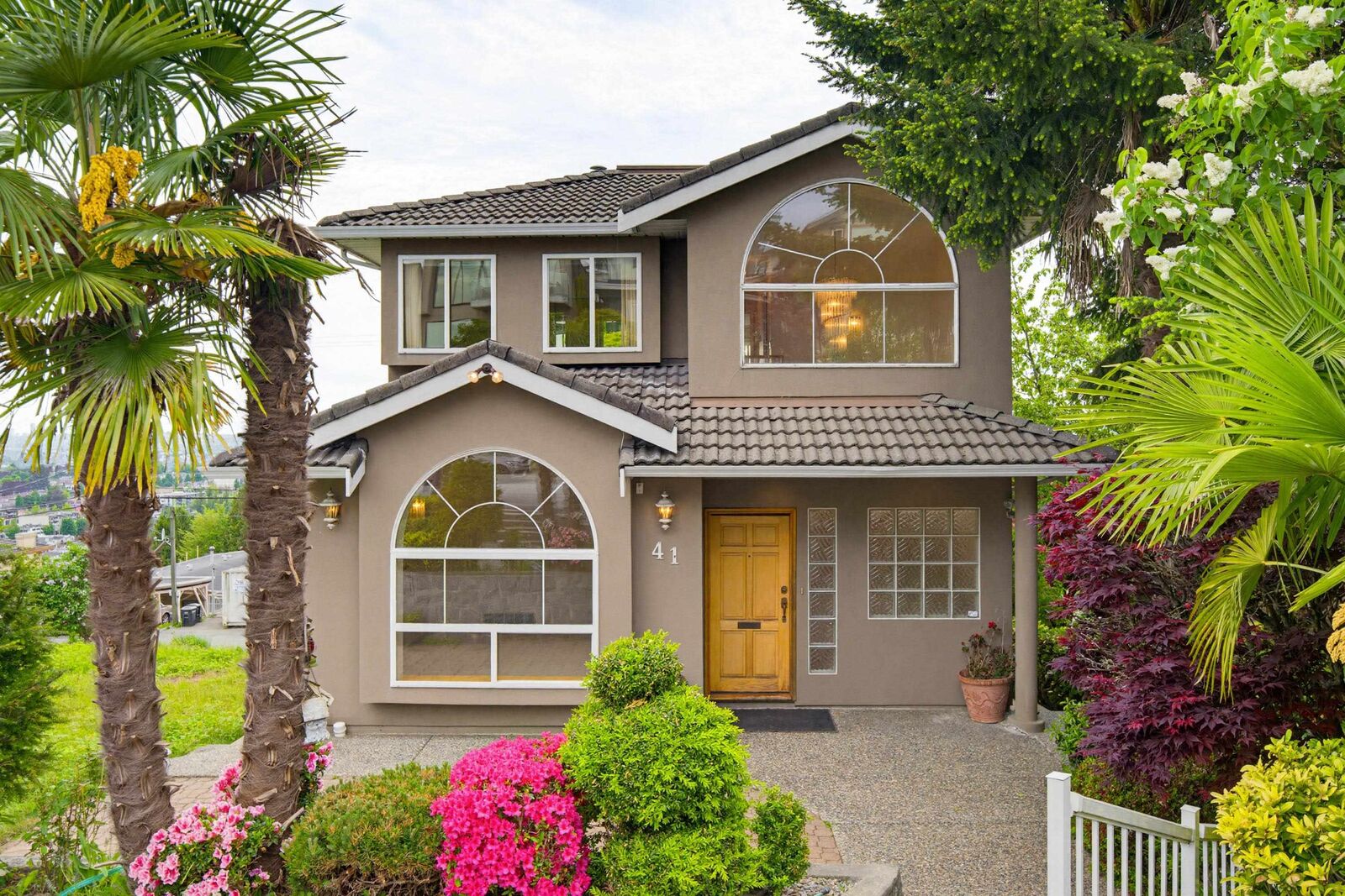 Property Photo:  41 N Hythe Avenue  BC V5B 1G3 