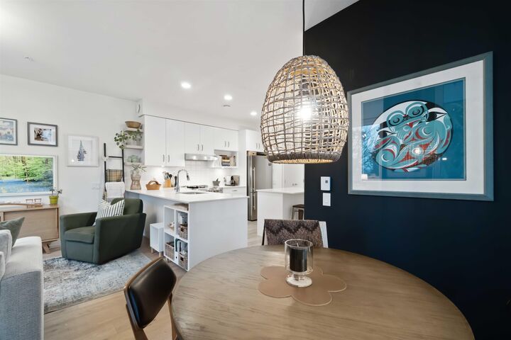 Property Photo:  2137 Chesterfield Avenue 403  BC V7M 2P7 