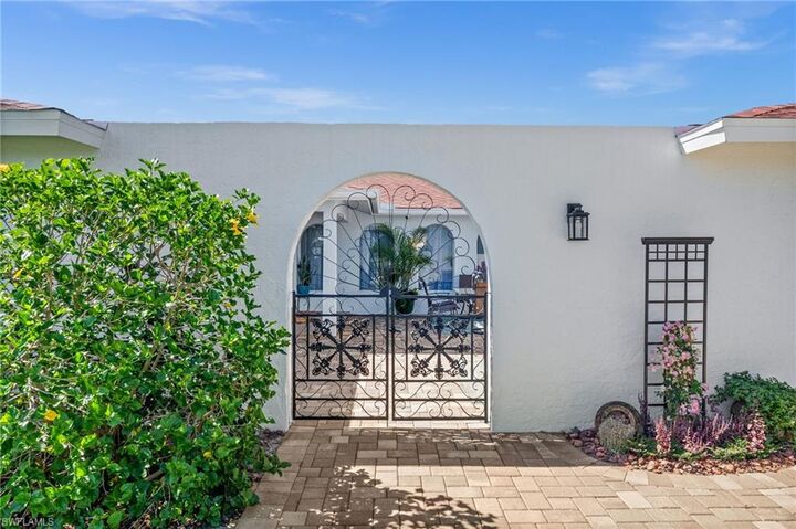 Property Photo: 1432 Venetian Ct FL 33904