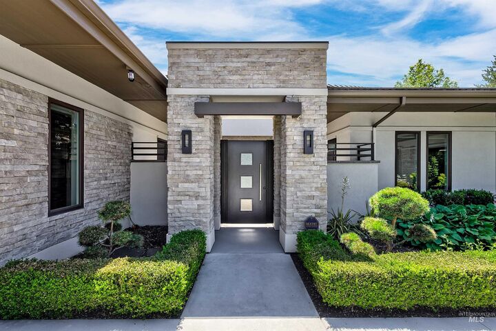 Property Photo: 325 W Rivermont Lane ID 83616