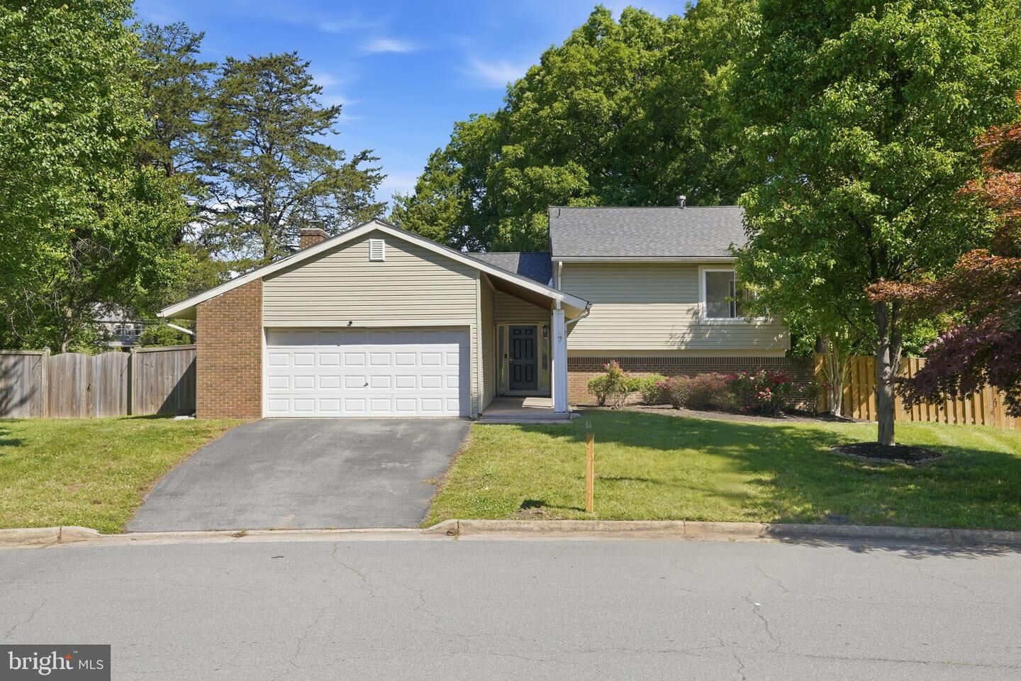 Property Photo: 7 Abbey Circle VA 20164